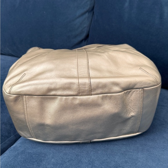 COACH ERGO SILVER METALLIC
PLATINUM‎ PLEATED LARGE TOTE BAG - Picture 12 of 13